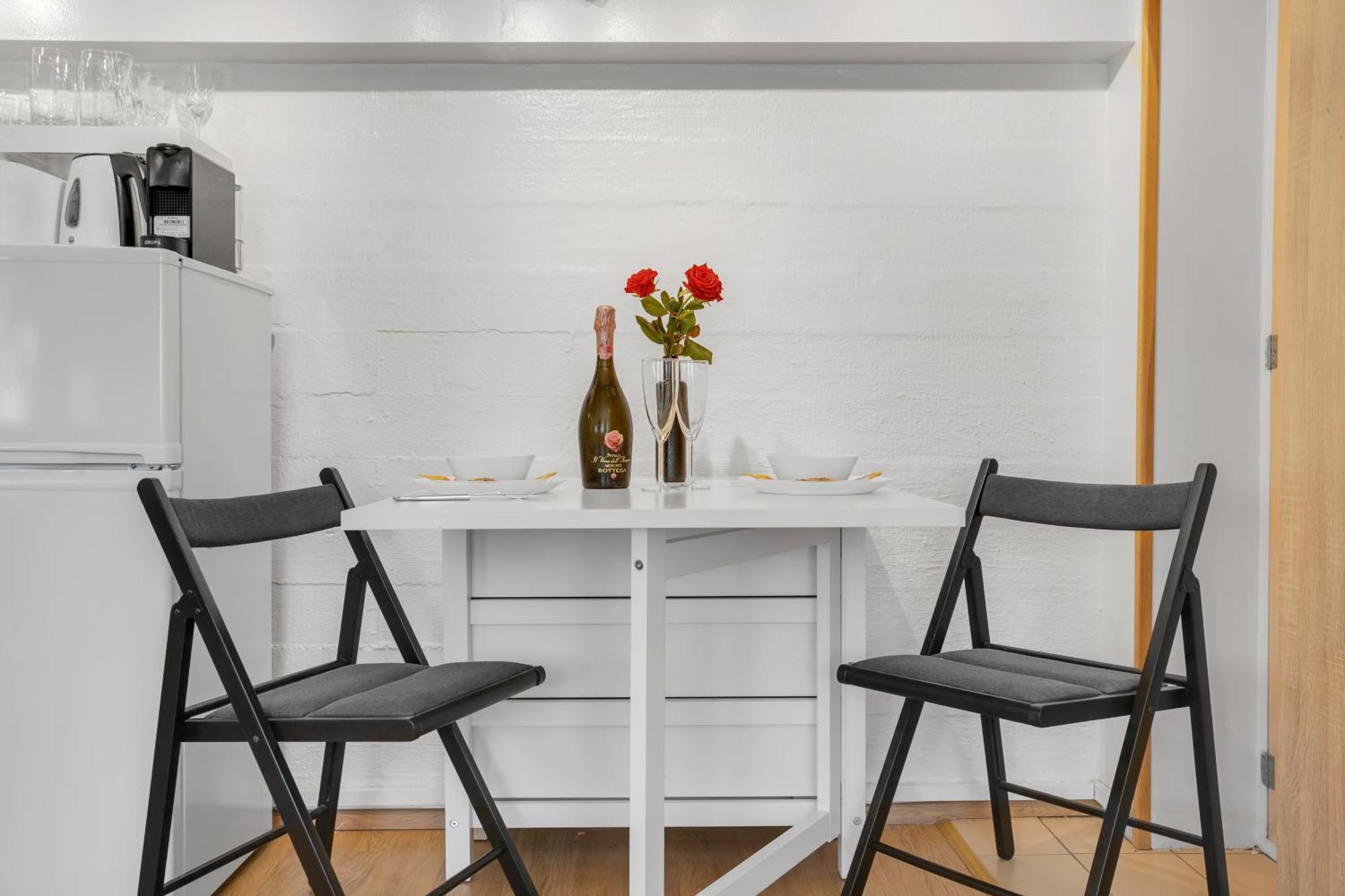 Lara Studio In Laugardalur Valley, Reykjavik Central Park And Botanical Garden, Private Entrance, Free Private Parking On Side المظهر الخارجي الصورة