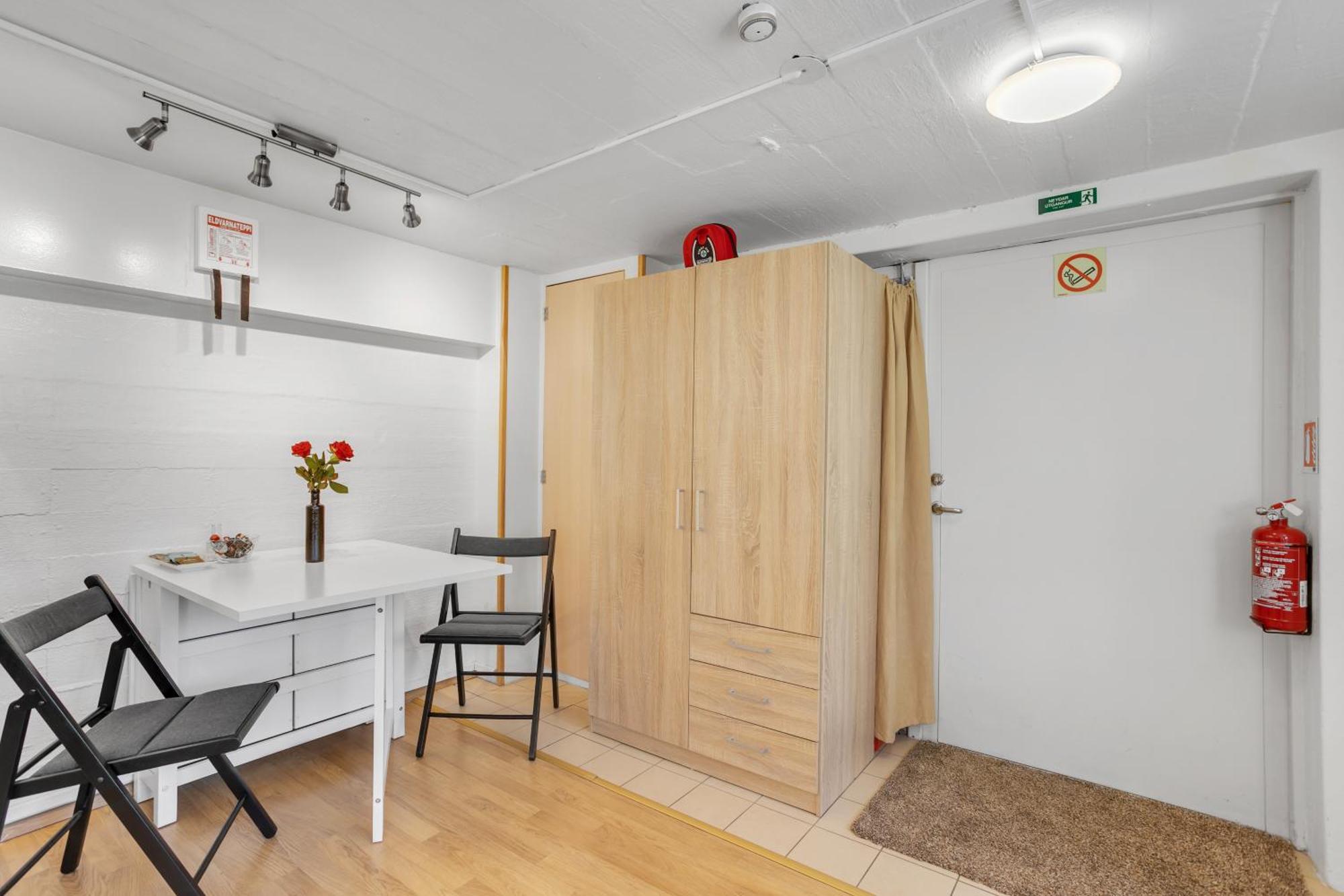 Lara Studio In Laugardalur Valley, Reykjavik Central Park And Botanical Garden, Private Entrance, Free Private Parking On Side المظهر الخارجي الصورة